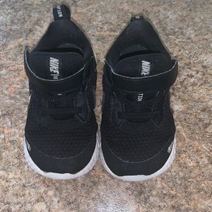 Toddler Nike revolution sneakers size 6